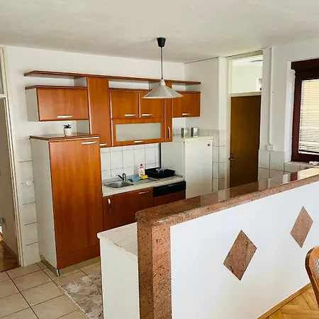 Apartman Centar 2 * ליבנו